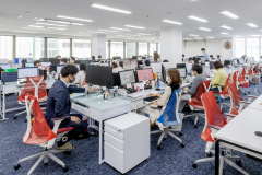 明るさと開放感が増したしのフィス、メンバーのカジュアル感もさらに増したかもしれません？！