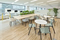 リフレッシュエリア（休憩や打合せスペースです）