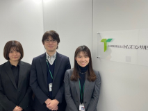 20名以上の社会保険労務士（内、特定社労士11名）が在籍しているため、職場の中では、よく意見交換が飛び交っています。