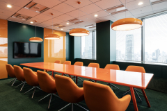 WEB会議などで使用する個人ブースやカフェスペースなどもあります！