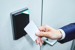 ICカードによる入退室管理。セキュリティは万全です。