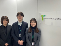 20名以上の社会保険労務士（内、特定社労士11名）が在籍しているため、職場の中では、よく意見交換が飛び交っています。