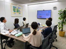 社内打合せの様子です