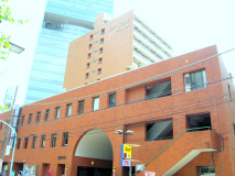 新宿駅から徒歩1分！の最高の立地です。